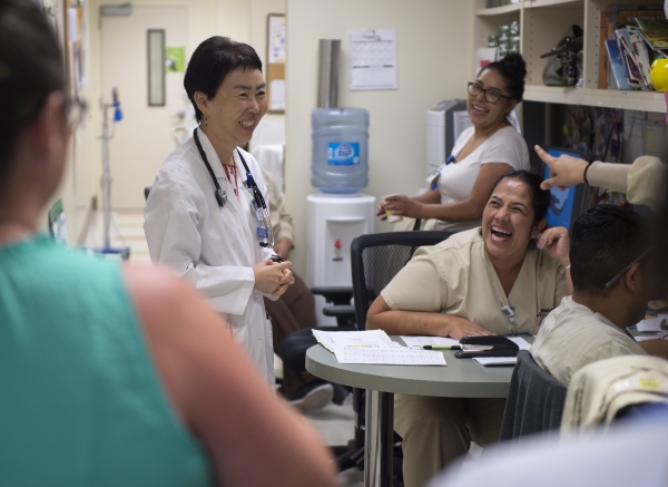 Family Medicine doctors, nurses, and trainees talking