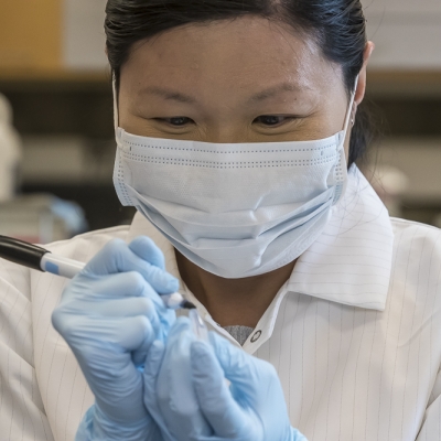 A student conducting research as part of the Anesthesiology Department Student Research Program