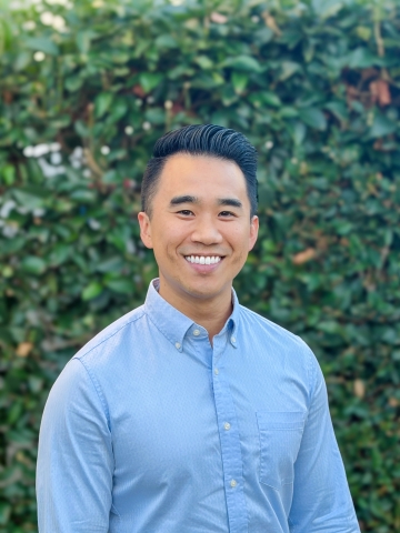 Professional head shot of Evan Shih, MD